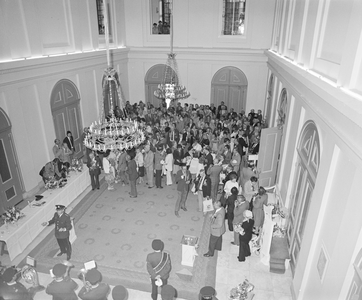 882439 Afbeelding van de ontvangst van de veteranen van het Reconnaissance Regiment van de 49th West Riding Division ...